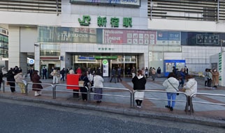 ソフトバンク新宿店店舗外観の画像